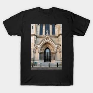 Grand entrance to Norwich cathedral T-Shirt